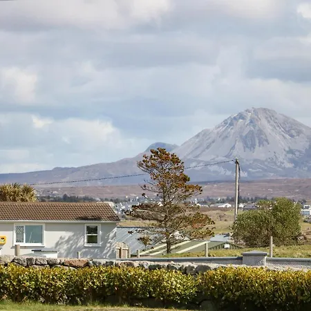 Holiday home Radharc Na Noilean *